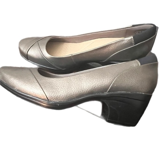 BRAND NEW CLARKS LEATHER SIZE 11 METALLIC - Picture 4 of 7